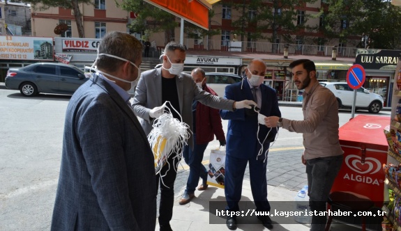 Bünyan'da esnaflara ücretsiz maske dağıtıldı