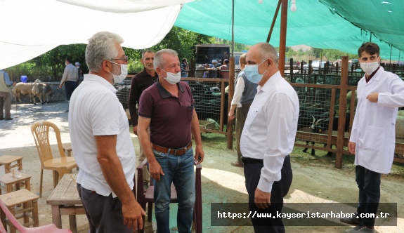  Başkan Esat Öztürk kurban pazarını ziyaret etti