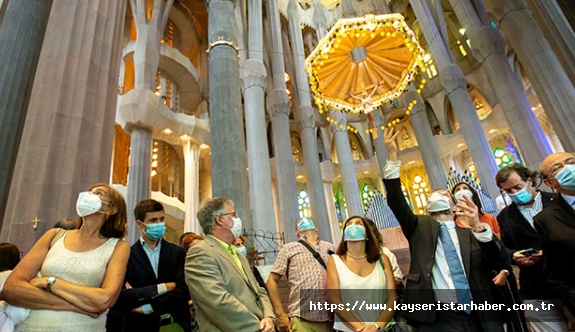Sagrada Familia Bazilikası, salgında görev alanlar için yeniden açıldı