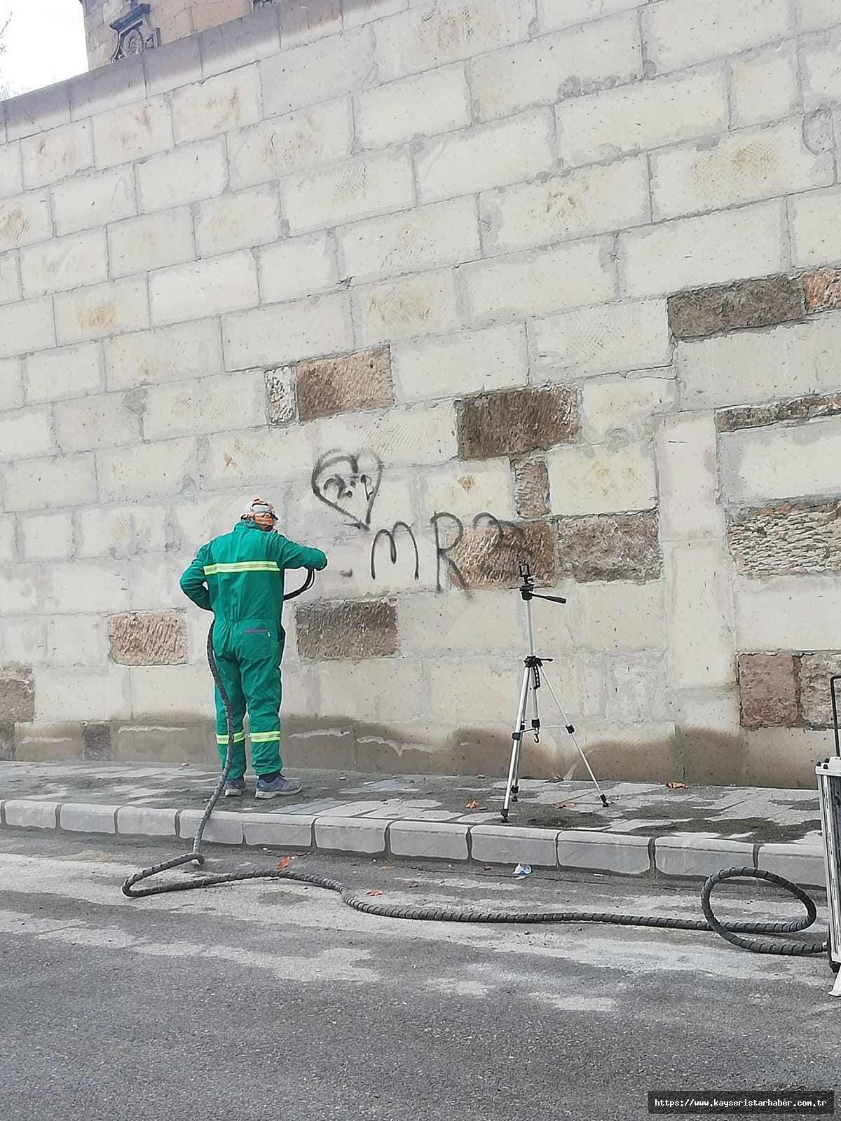 Melikgazi'de duvar yazıları temizlenecek!