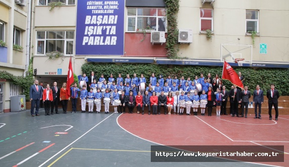 FMV Işık Okulları, Cumhuriyet Bayramı’nı Nişantaşı Sokakları’nda kutladı.