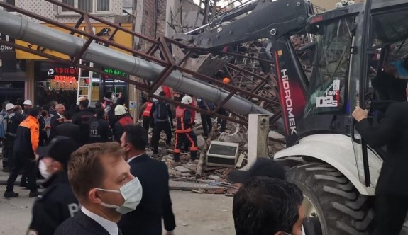 Malatya'da Bina Çöktü! Açıklamalar Peş Peşe geldi, 4 Kişi Gözaltında