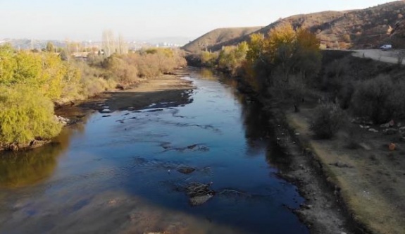Türkiye'nin en Uun Nehri Kızılırmak Alarm Veriyor: Su Seviyesi Azaldı, Adacıklar Ortaya Çıktı