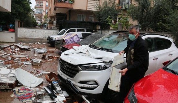 Antalya'da Şiddetli Rüzgar Yüzünden Ortalık Savaş Alanına Döndü, Uyarılar Çok Ciddi: Ekstrem Değerler Görülecek