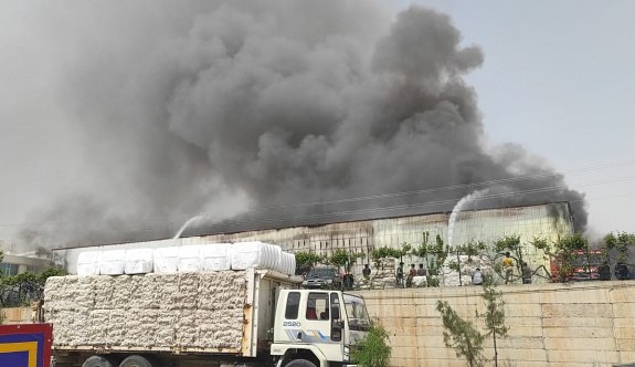 Şanlıurfa'da Tekstil Fabrikasında Yangın!