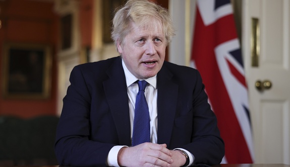 İngiltere Başbakanı Johnson Koltuğunu Korudu