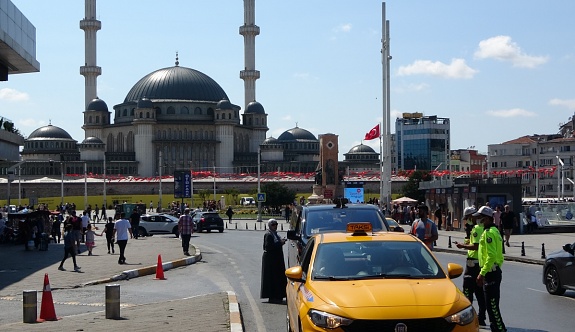 Taksimde Kurallara Uymayan Taksicilere Ceza Yağdı