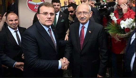 Adalet Partisi Genel Başkanı Vecdet Öz, cumhurbaşkanlığı seçiminin 2. turunda Kemal Kılıçdaroğlu'nu destekleyeceklerini söyledi