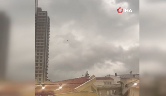 Ankara'da fırtına çatıları uçurdu