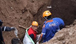 Kayseri'de Kayan Toprağın Altında Ayağı Sıkışan İşçi Mahsur Kaldı