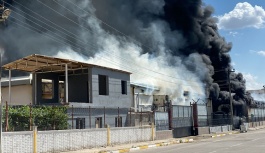 Diyarbakır'da Kozmetik Fabrikasında Yangın: Yaralılar Var