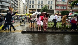 İstanbul'da Öğlen Saatlerinde Gök Gürültülü Yağış Uyarısı