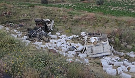 Kayseri'de Şarampole Uçan Kamyon Kağıt Gibi Ezildi: 3 Ölü