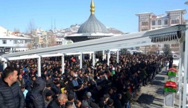 Depremin merkez üssünden gelen 4 tabut ilçeyi yasa boğdu! Cenazeye yüzlerce kişi katıldı