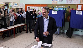 Yunanistan'da sandık çıkış anketine göre Miçoktakis'in partisi seçimi önde bitirecek